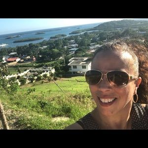 Meet your Posher, Cristina